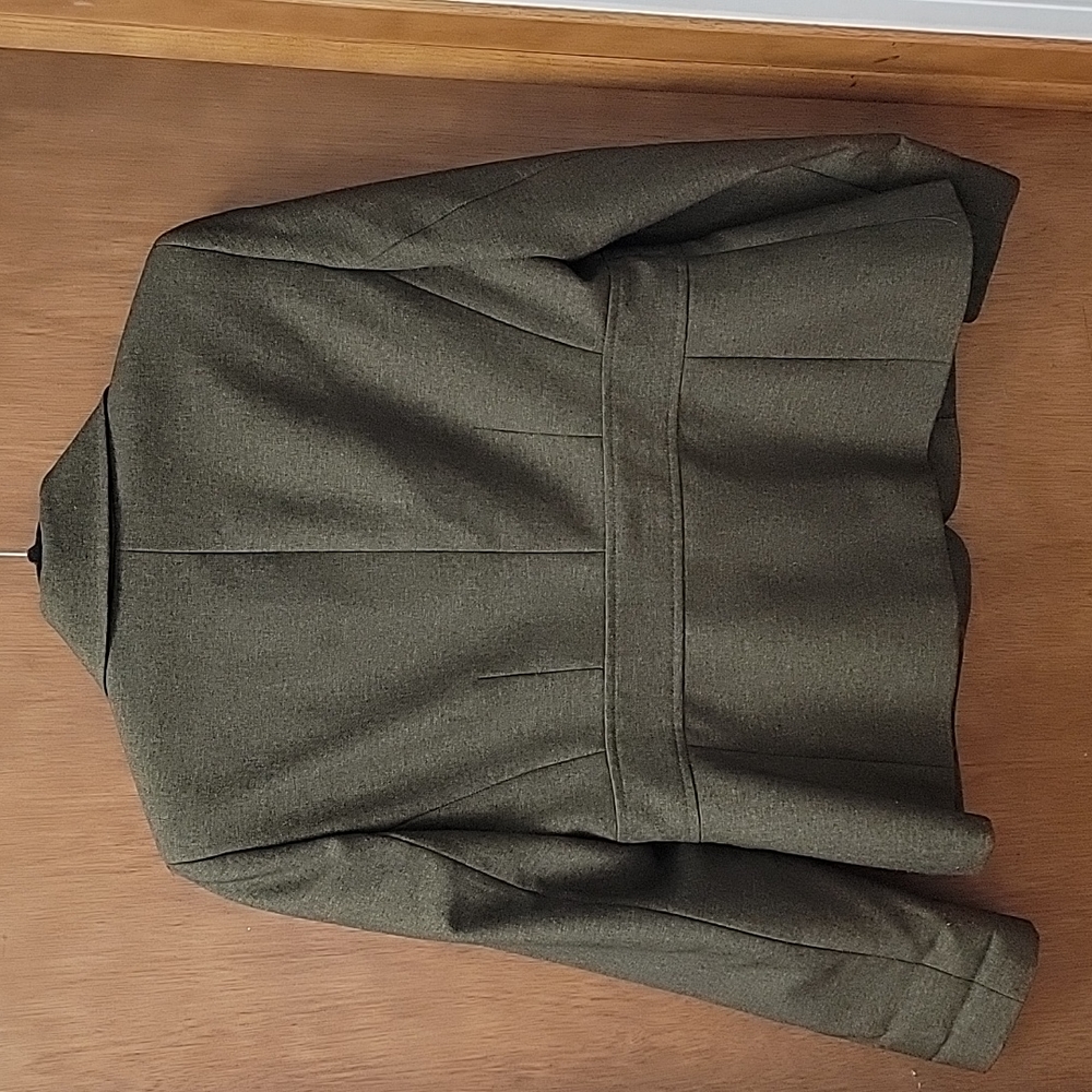 Evan-Picone olive green suit jacket 6p. Super cute. - Picture 4 of 9